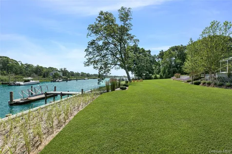 15 Old Point Road Quogue NY 11959