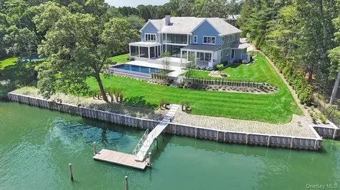 15 Old Point Road Quogue NY 11959