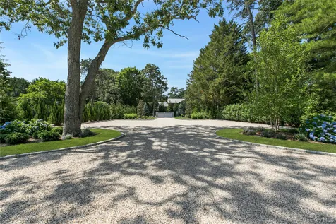 15 Old Point Road Quogue NY 11959