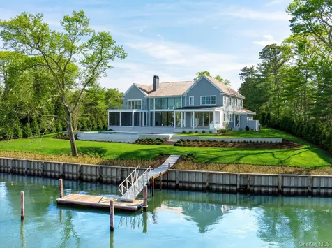 15 Old Point Road Quogue NY 11959