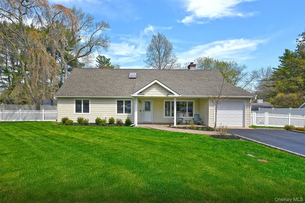 51 Fairfields Lane Huntington Station NY 11746