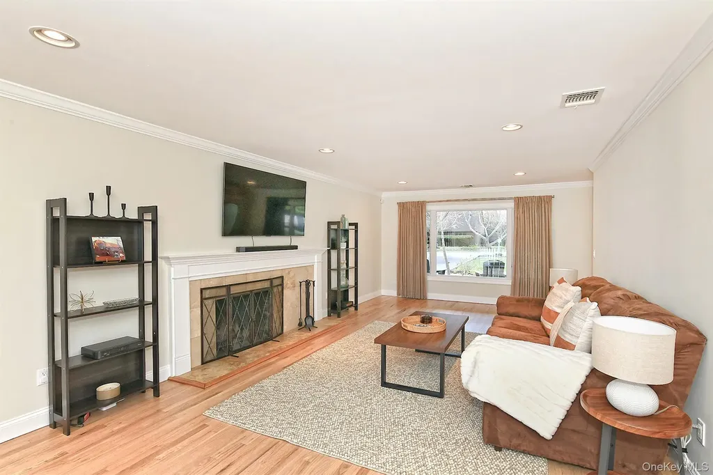 51 Fairfields Lane Huntington Station NY 11746