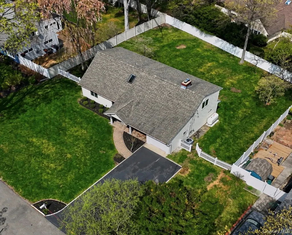 51 Fairfields Lane Huntington Station NY 11746