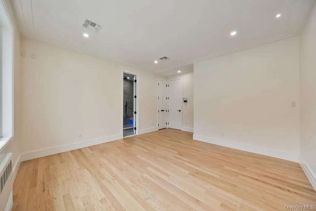 20 Singer Avenue Spring Valley NY 10977
