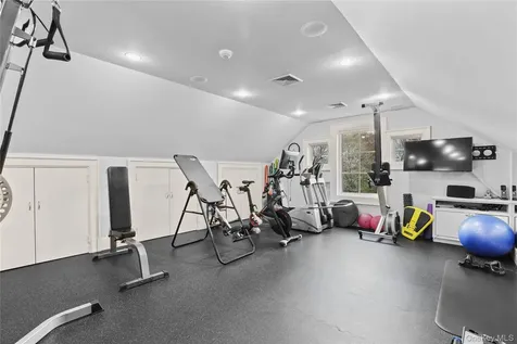 10 Upland Road N Bedford NY 10506