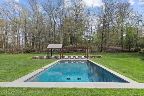 10 Upland Road N Bedford NY 10506