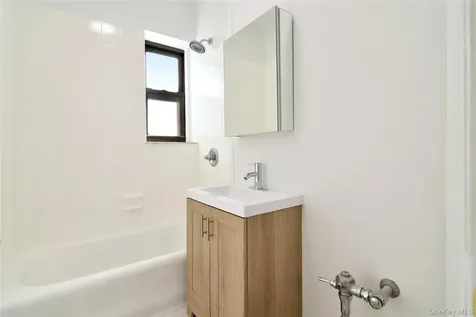 590 E 3rd Street Mount Vernon NY 10553