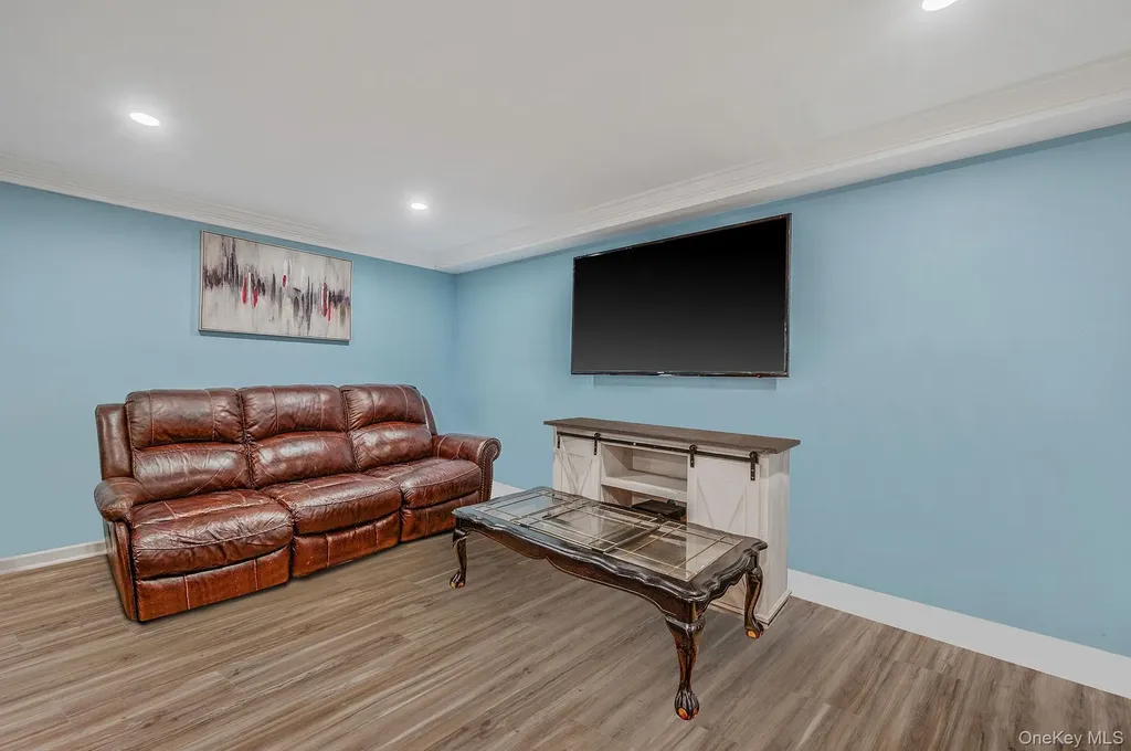 160 Hounslow Road Shirley NY 11967