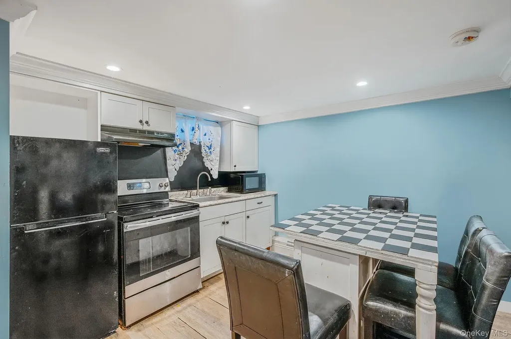 160 Hounslow Road Shirley NY 11967