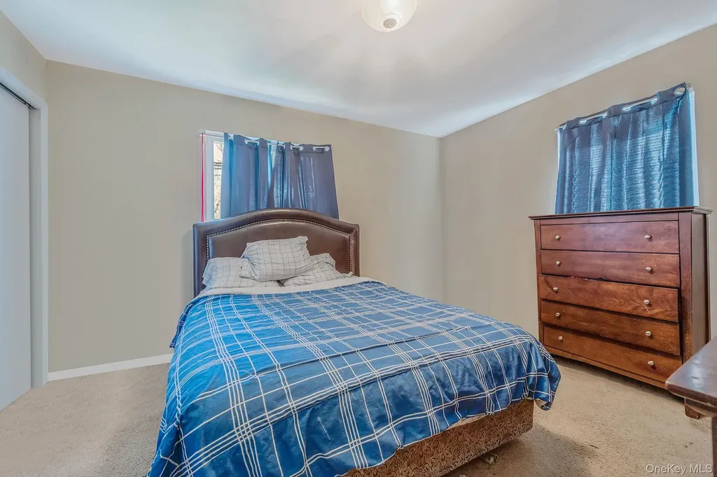 160 Hounslow Road Shirley NY 11967
