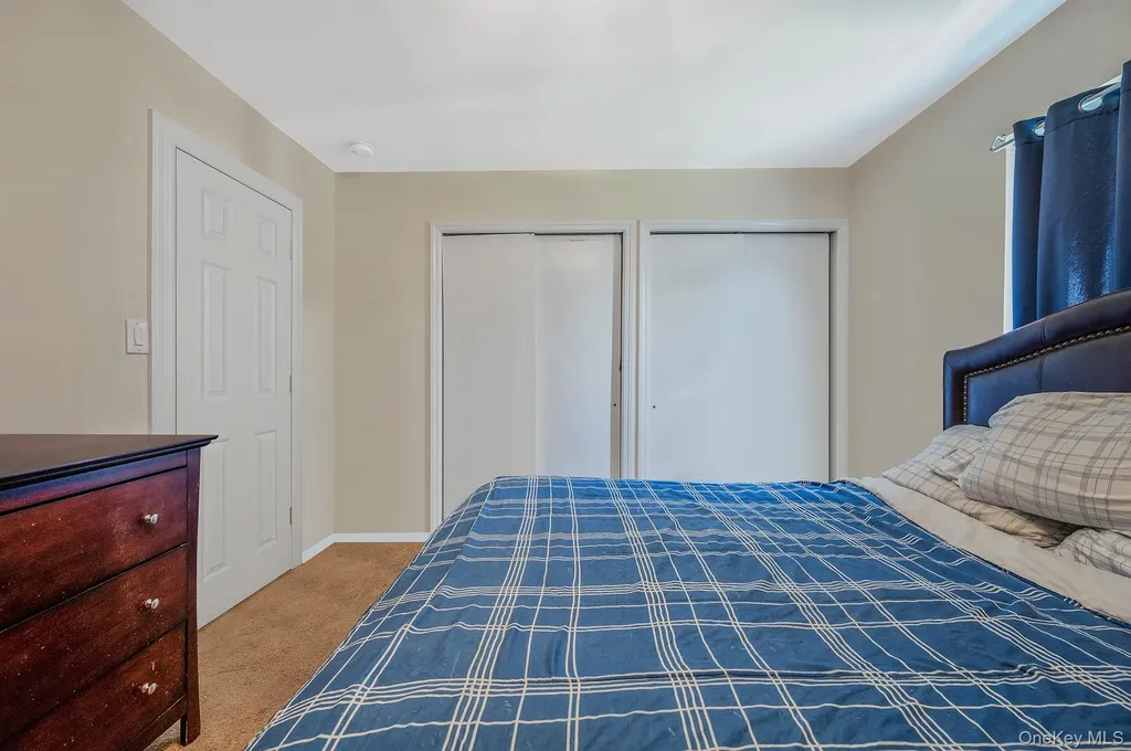 160 Hounslow Road Shirley NY 11967