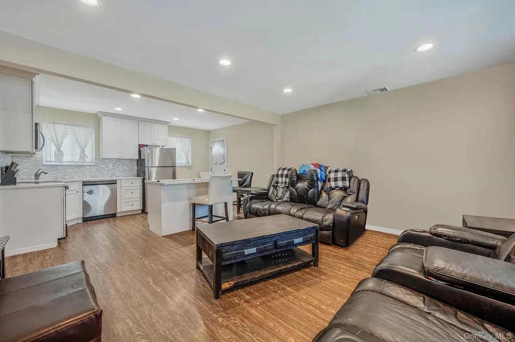 160 Hounslow Road Shirley NY 11967