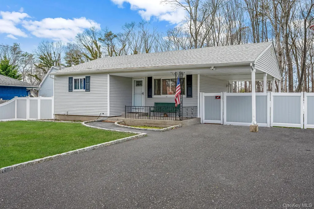 160 Hounslow Road Shirley NY 11967