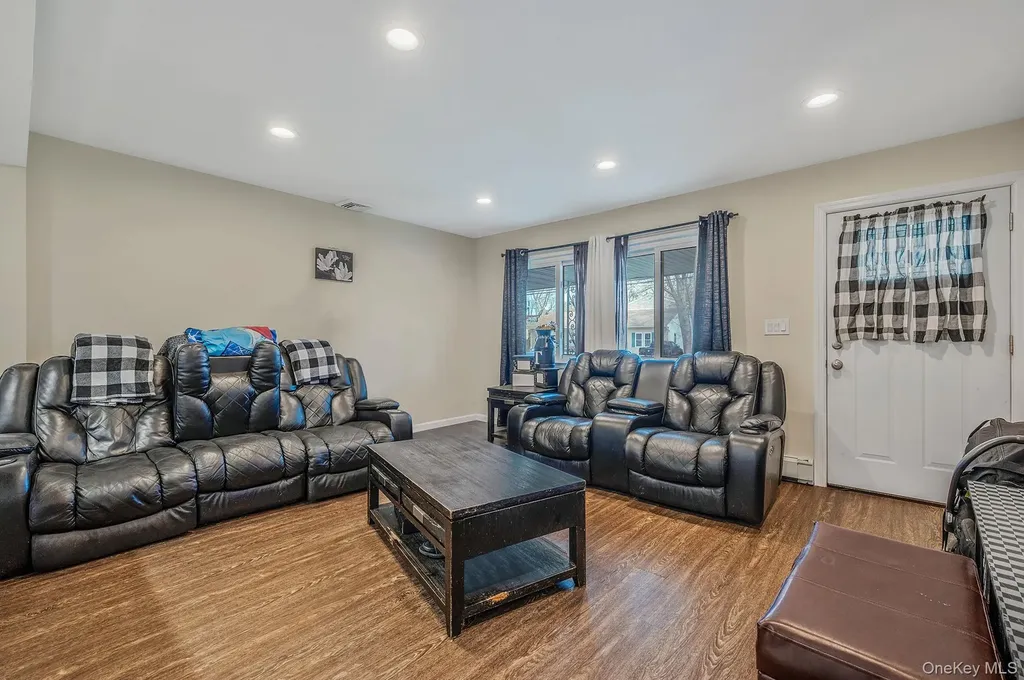 160 Hounslow Road Shirley NY 11967