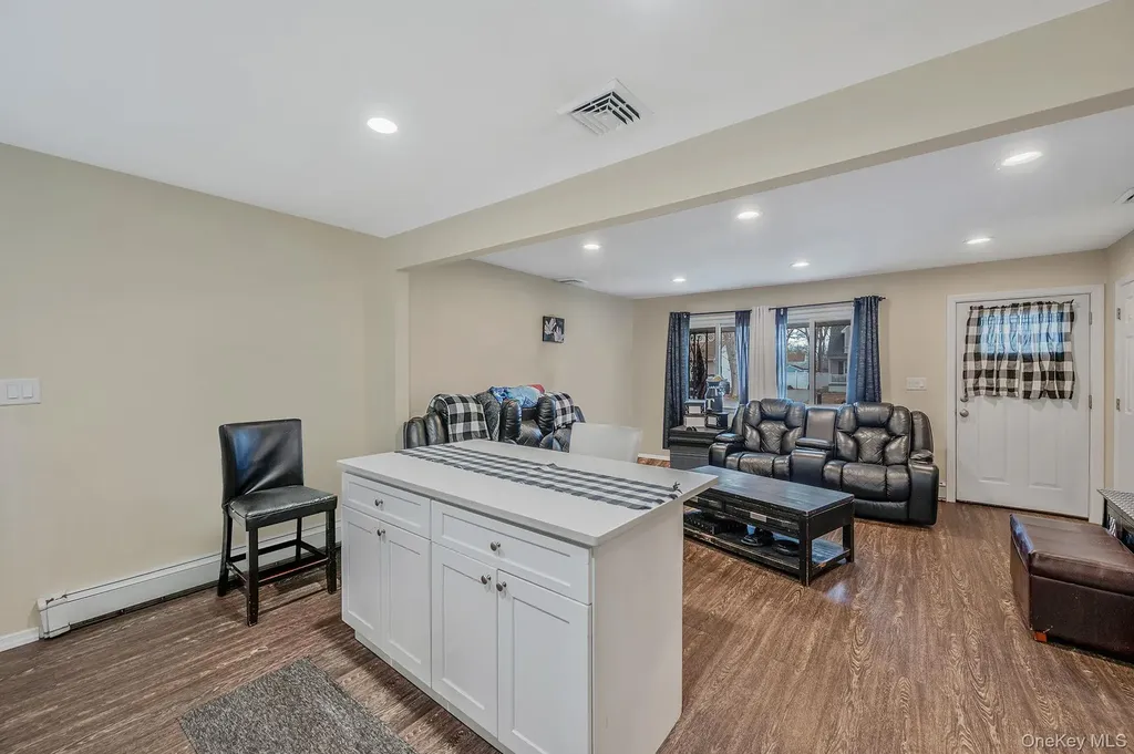 160 Hounslow Road Shirley NY 11967