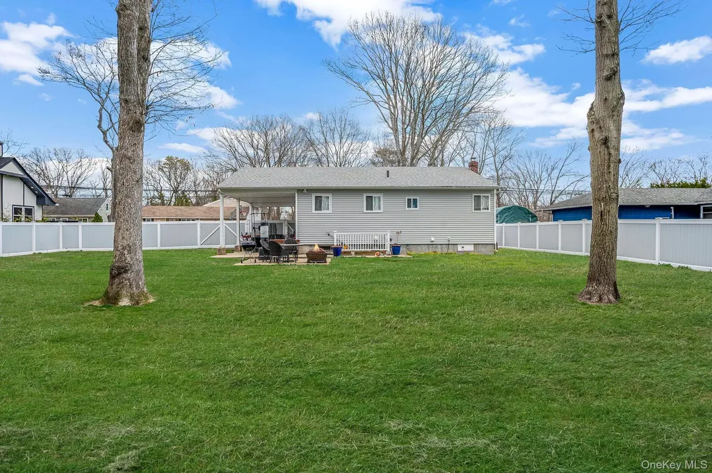 160 Hounslow Road Shirley NY 11967