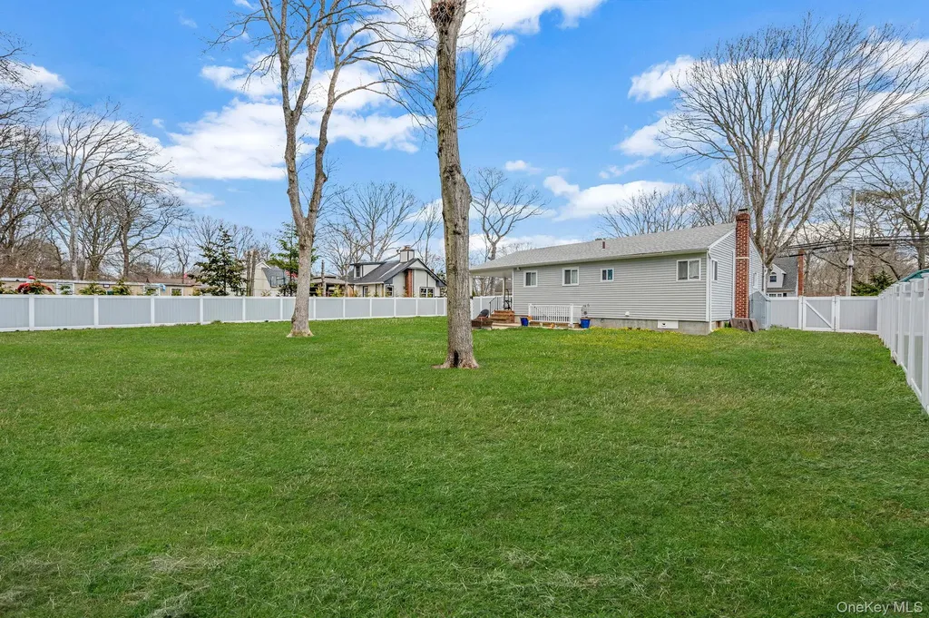 160 Hounslow Road Shirley NY 11967