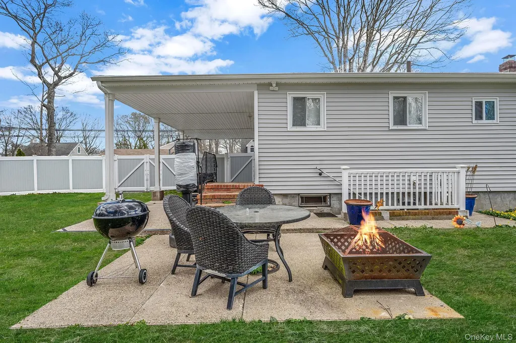 160 Hounslow Road Shirley NY 11967