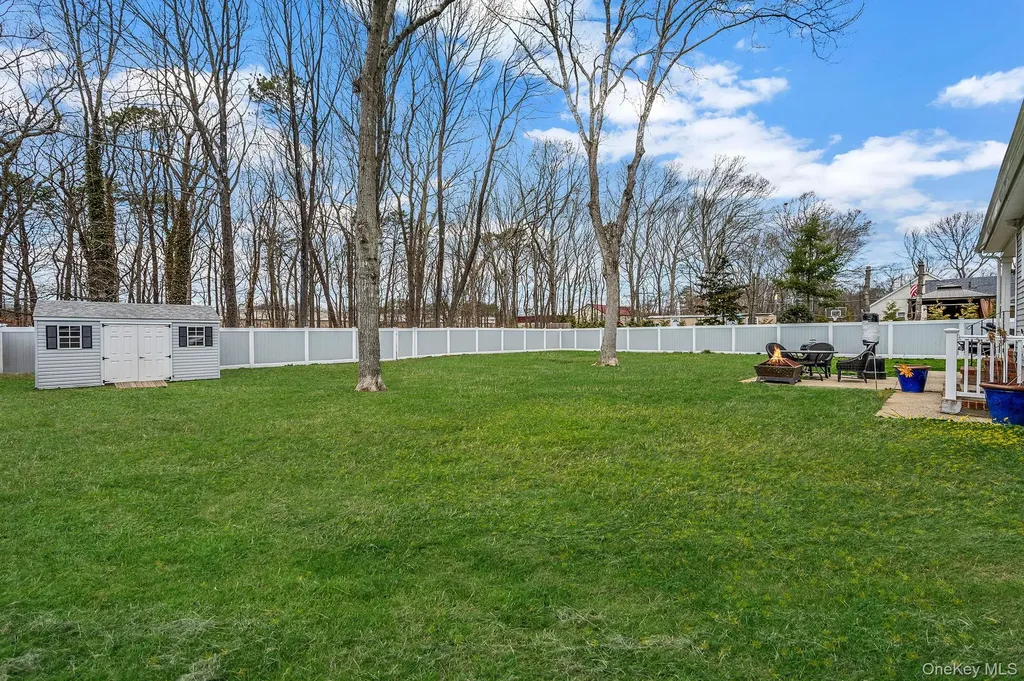 160 Hounslow Road Shirley NY 11967