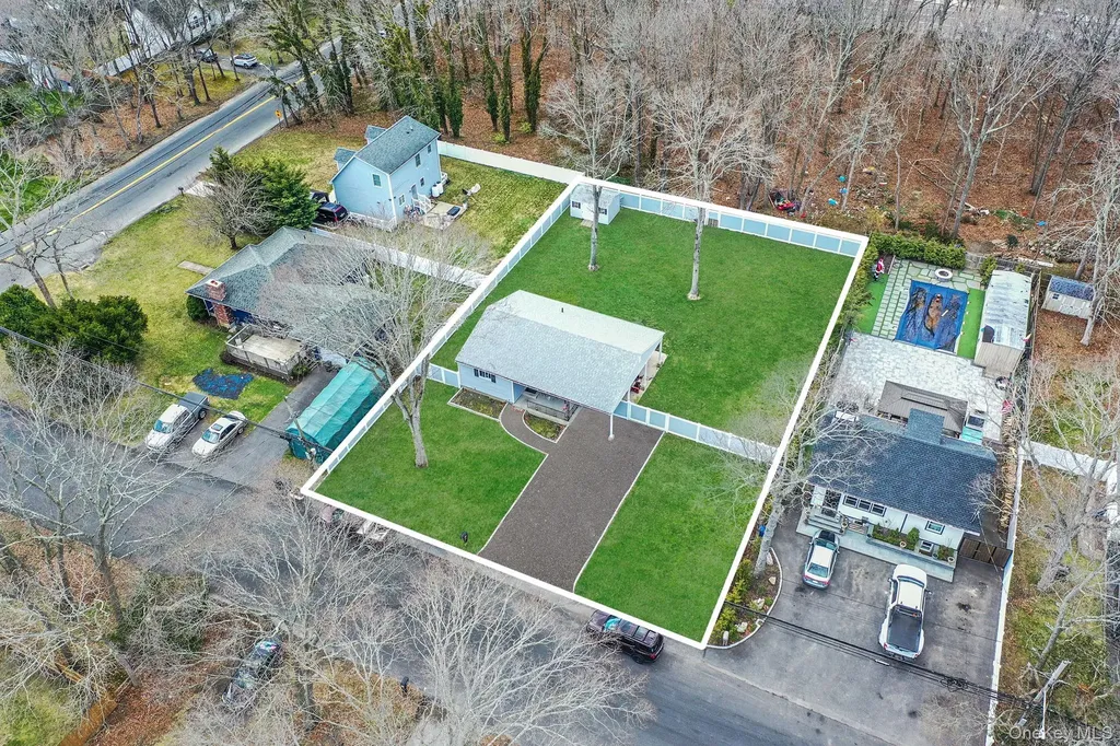 160 Hounslow Road Shirley NY 11967