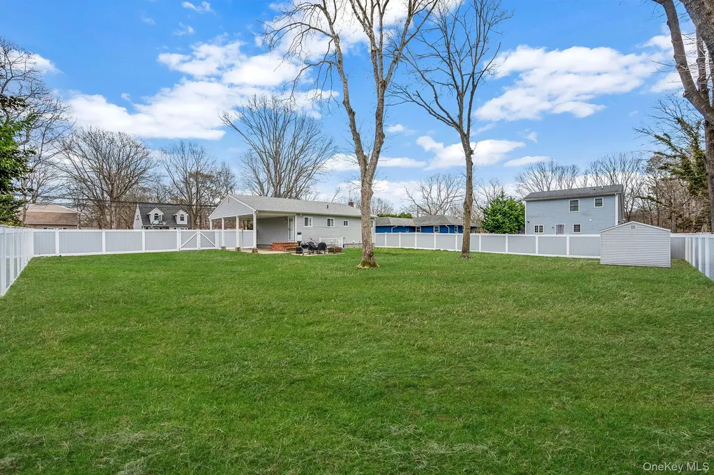 160 Hounslow Road Shirley NY 11967