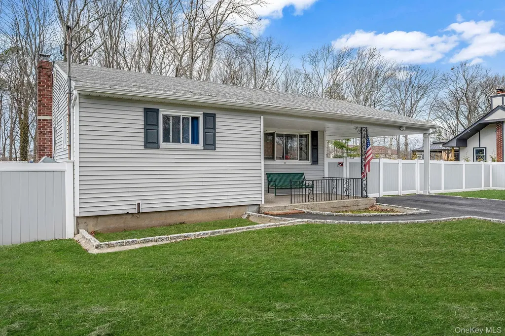 160 Hounslow Road Shirley NY 11967