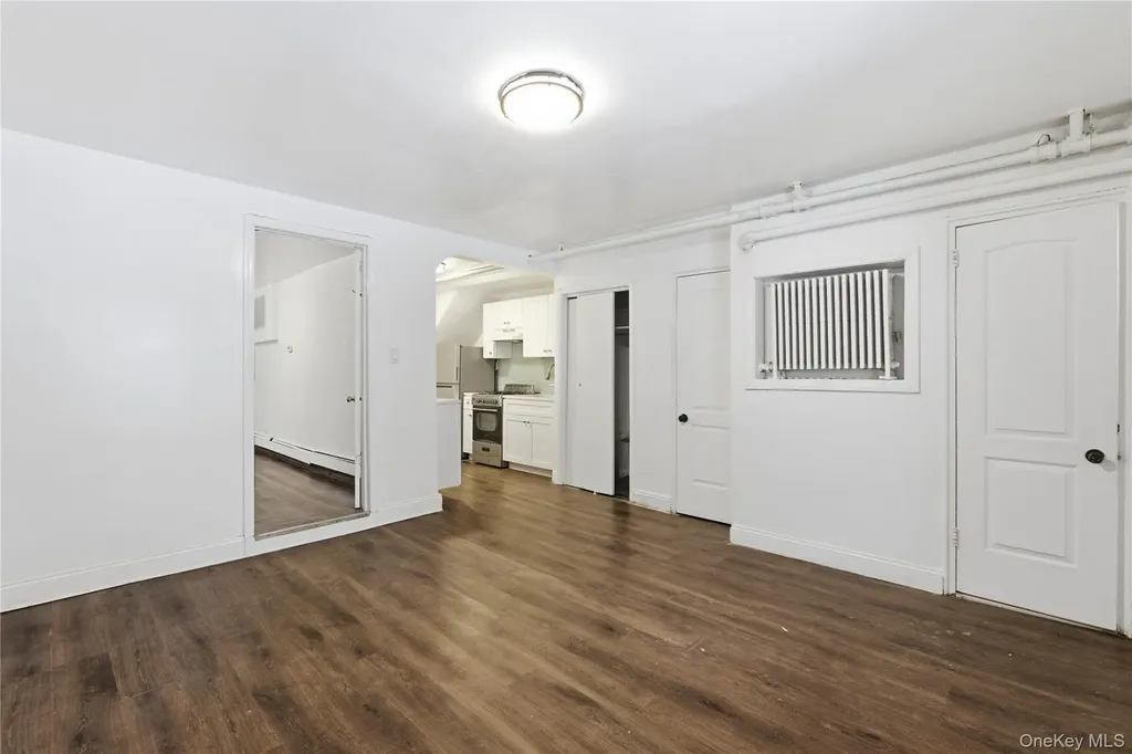 1042 E 233rd Street Bronx NY 10466
