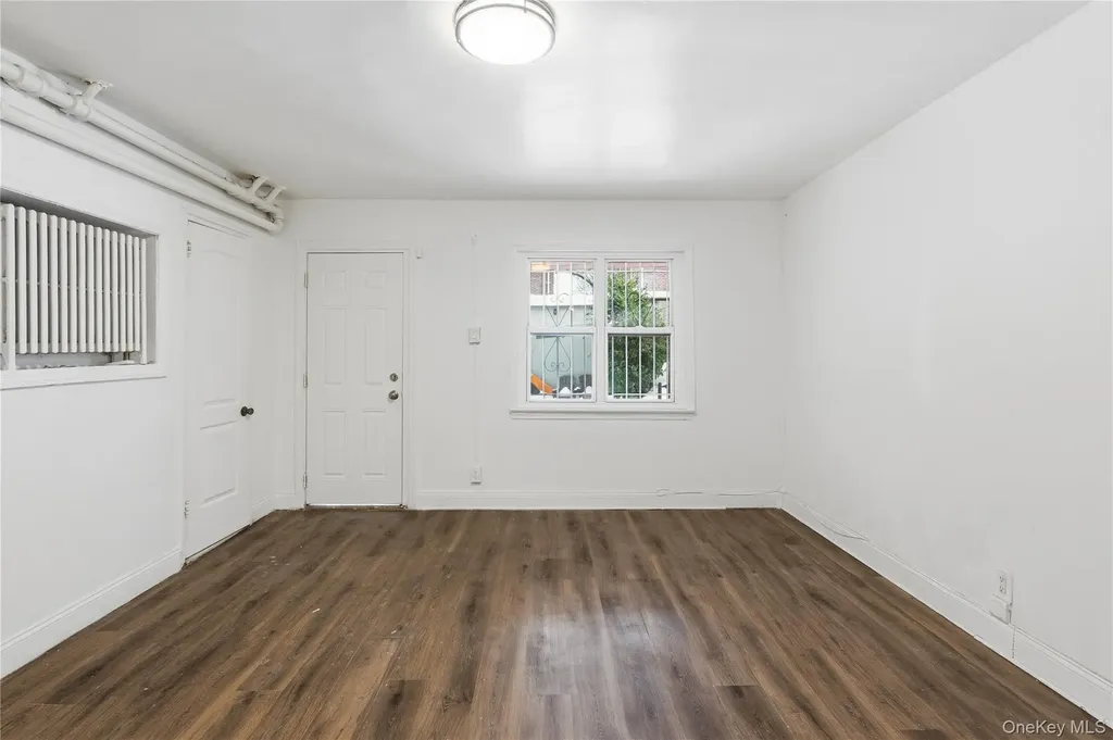 1042 E 233rd Street Bronx NY 10466