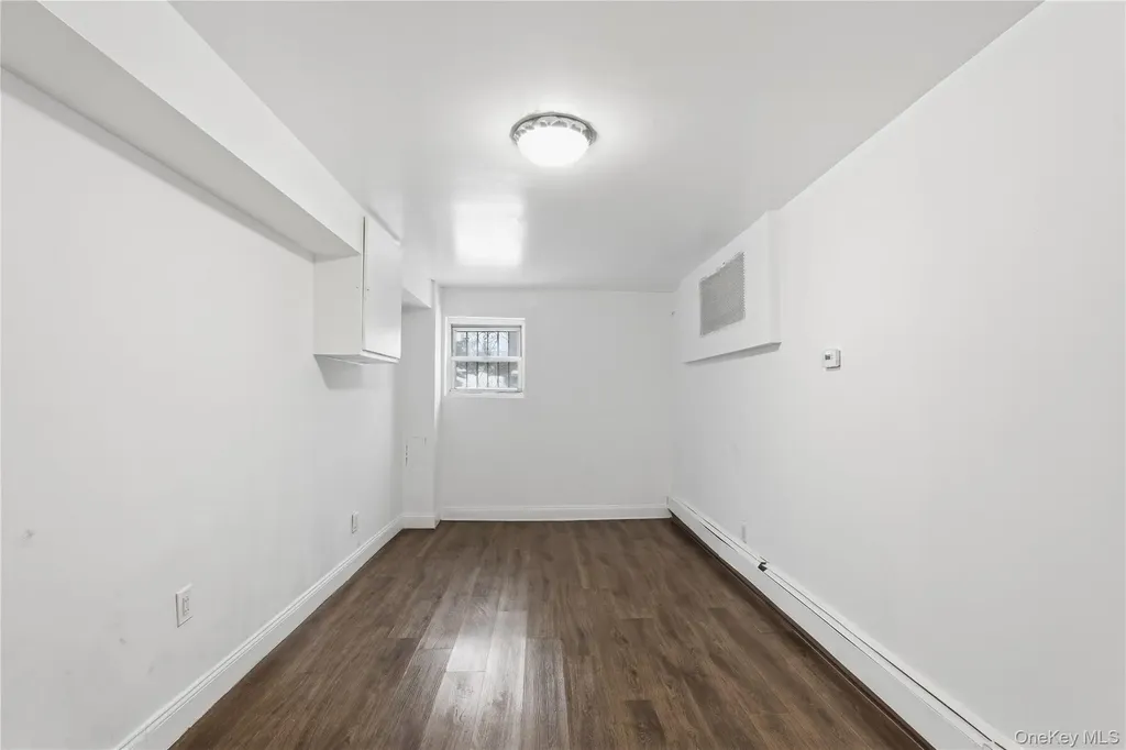 1042 E 233rd Street Bronx NY 10466