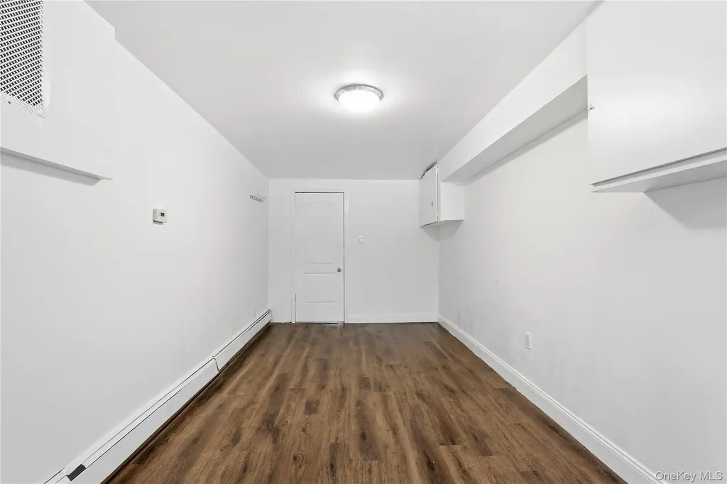 1042 E 233rd Street Bronx NY 10466