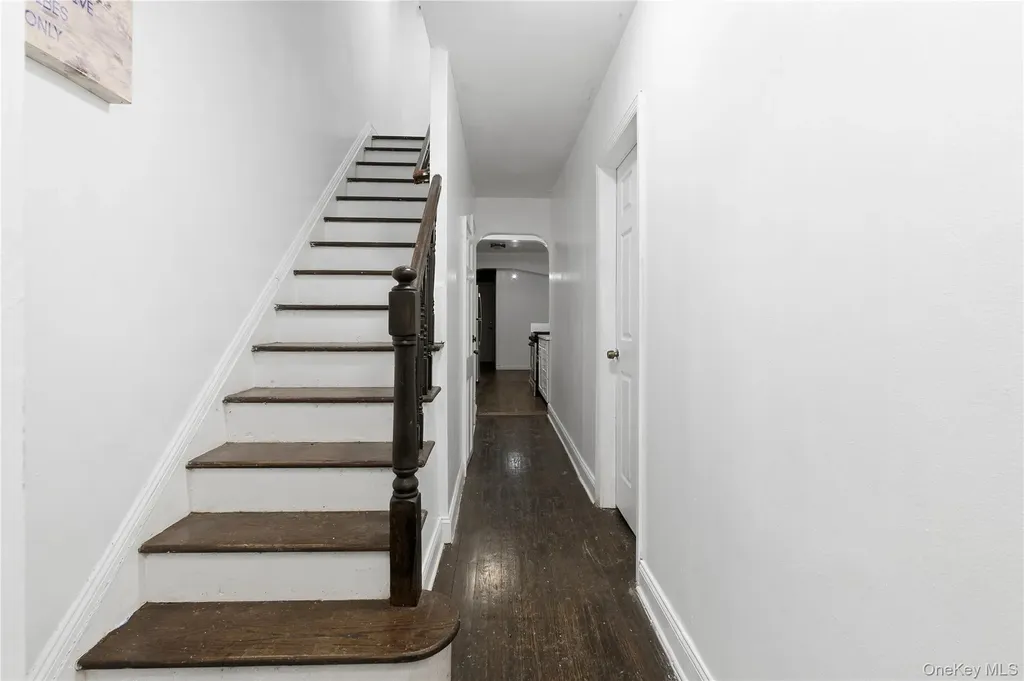 1042 E 233rd Street Bronx NY 10466