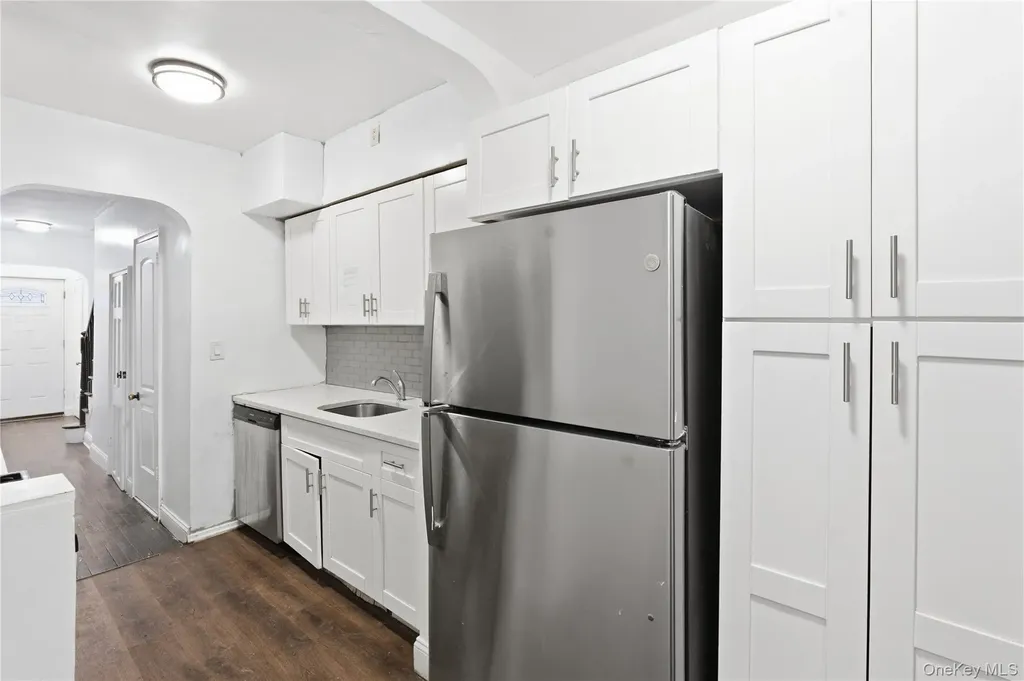 1042 E 233rd Street Bronx NY 10466