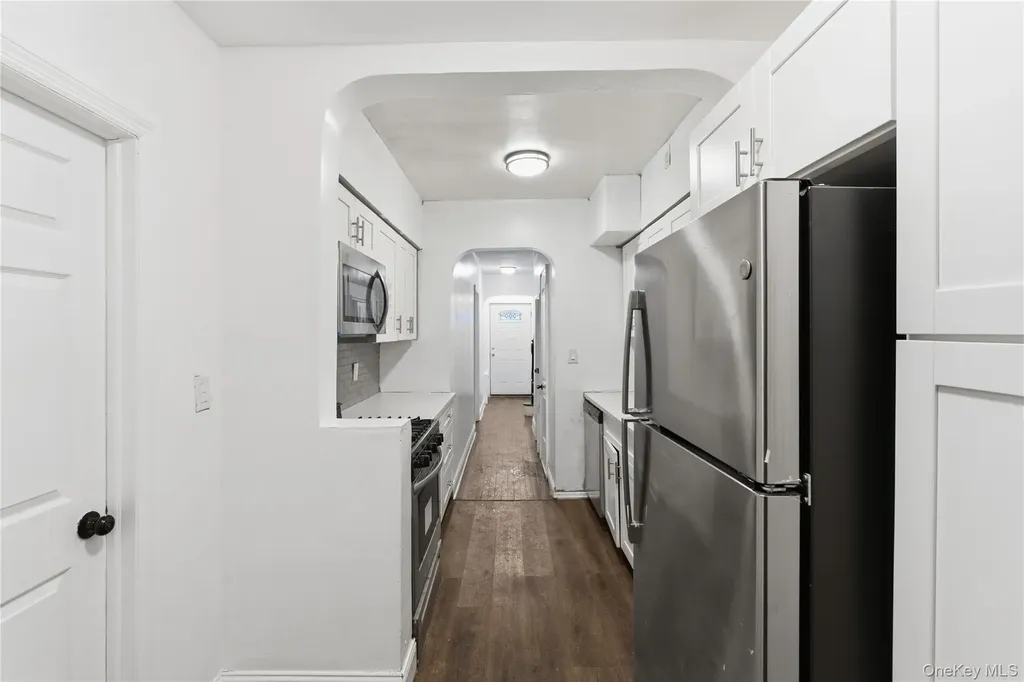 1042 E 233rd Street Bronx NY 10466