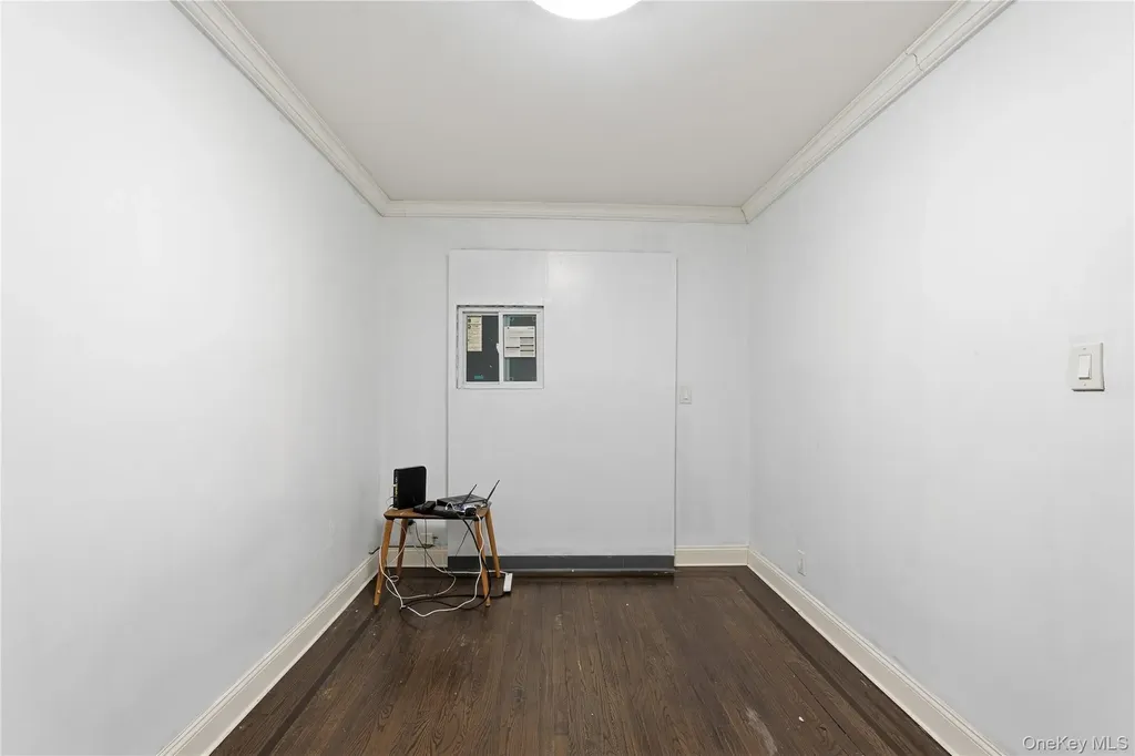 1042 E 233rd Street Bronx NY 10466