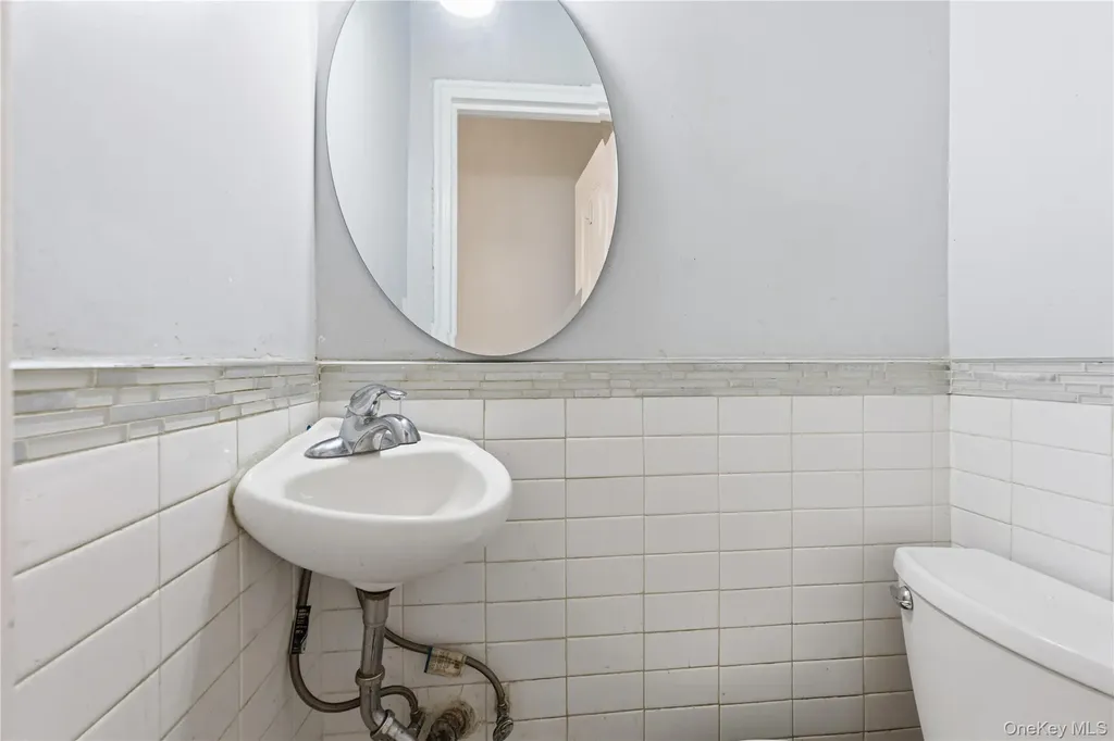 1042 E 233rd Street Bronx NY 10466