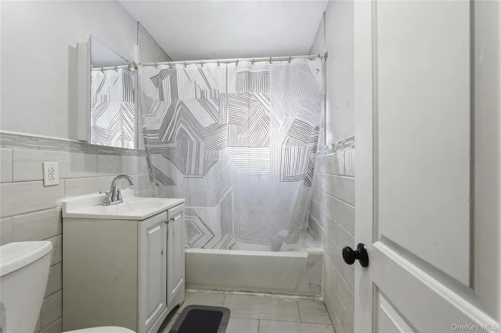 1042 E 233rd Street Bronx NY 10466