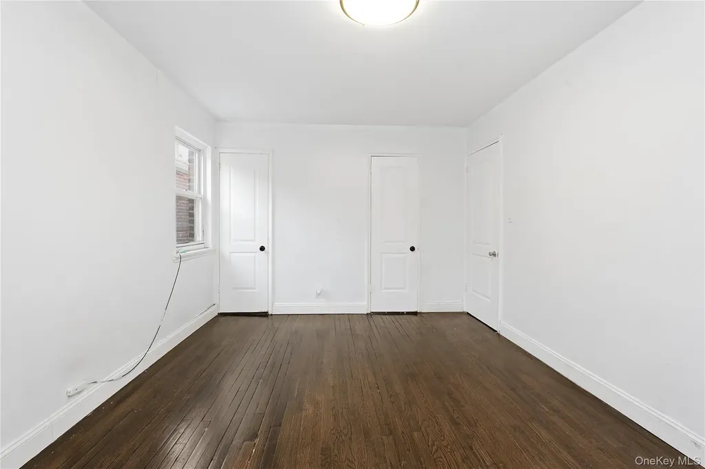 1042 E 233rd Street Bronx NY 10466