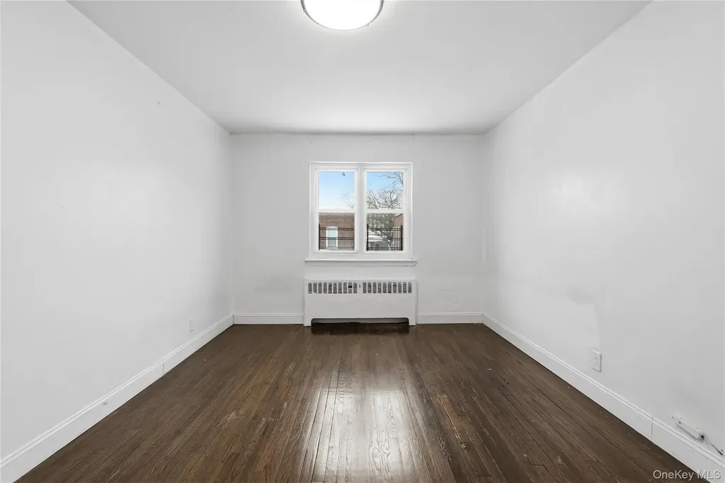 1042 E 233rd Street Bronx NY 10466