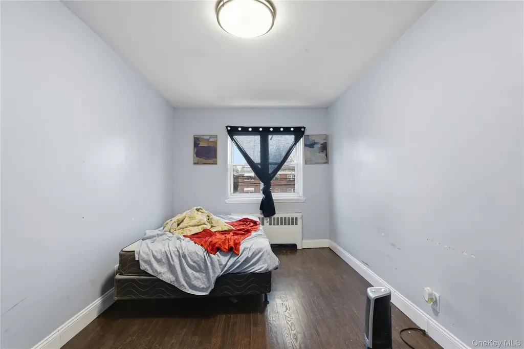 1042 E 233rd Street Bronx NY 10466