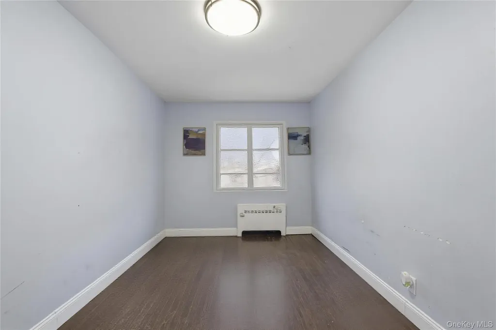 1042 E 233rd Street Bronx NY 10466