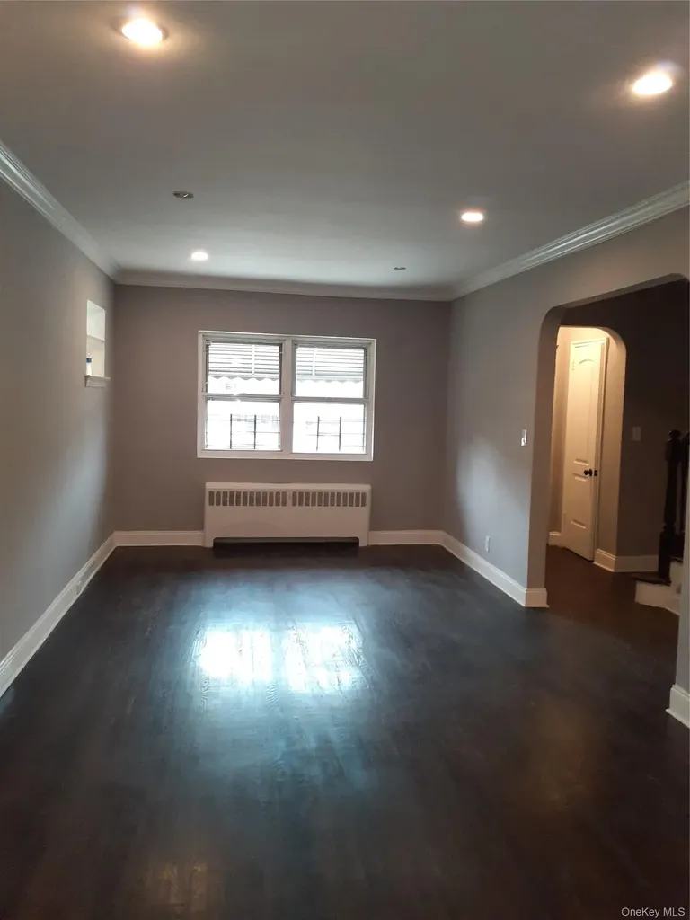 1042 E 233rd Street Bronx NY 10466