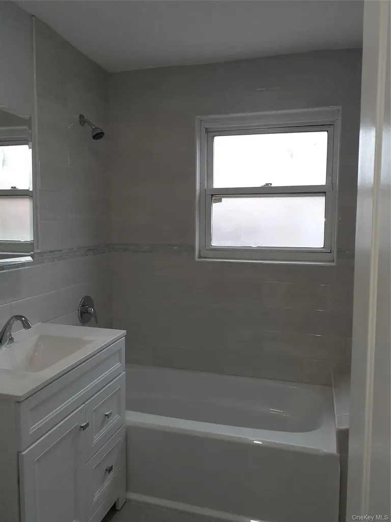 1042 E 233rd Street Bronx NY 10466