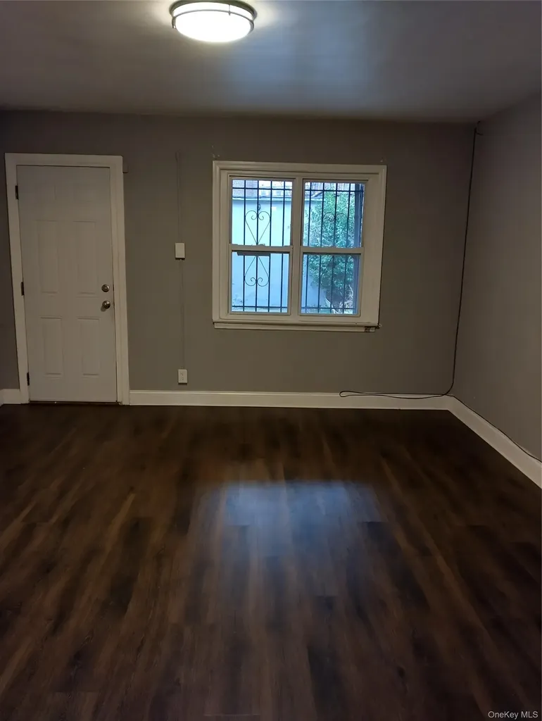 1042 E 233rd Street Bronx NY 10466