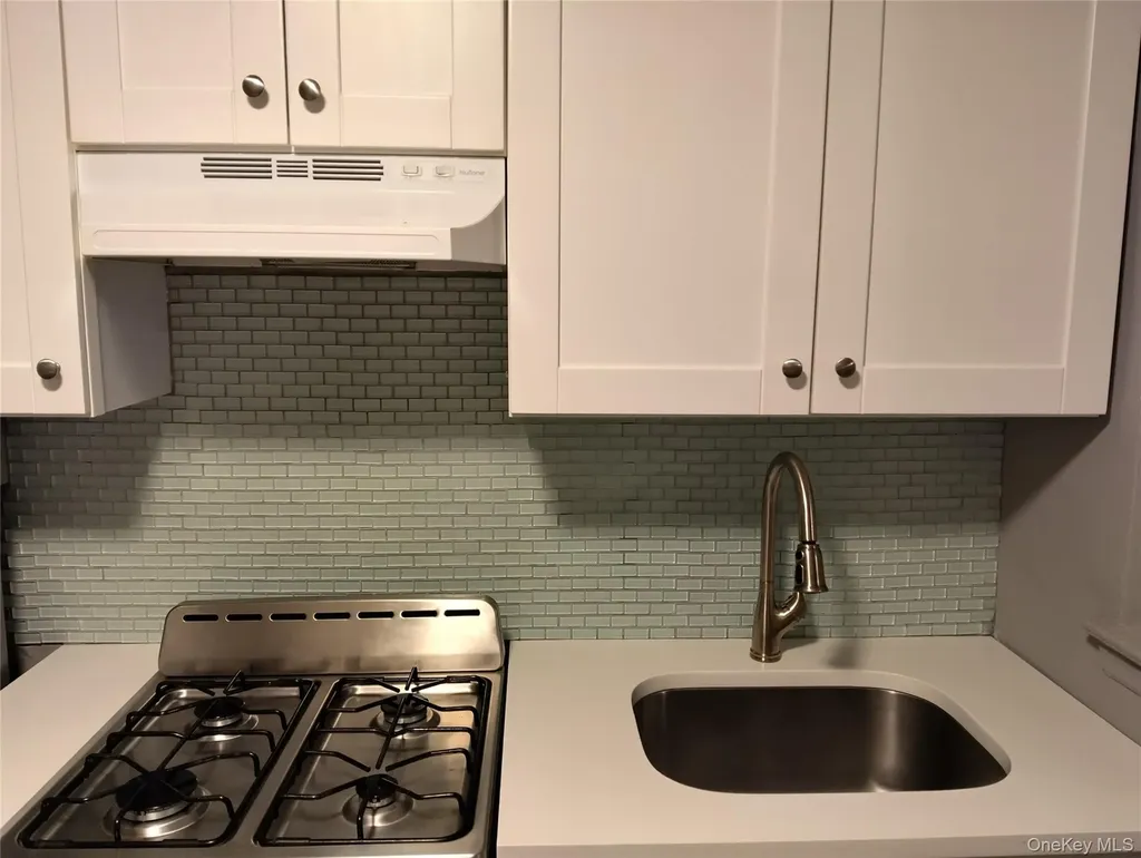 1042 E 233rd Street Bronx NY 10466