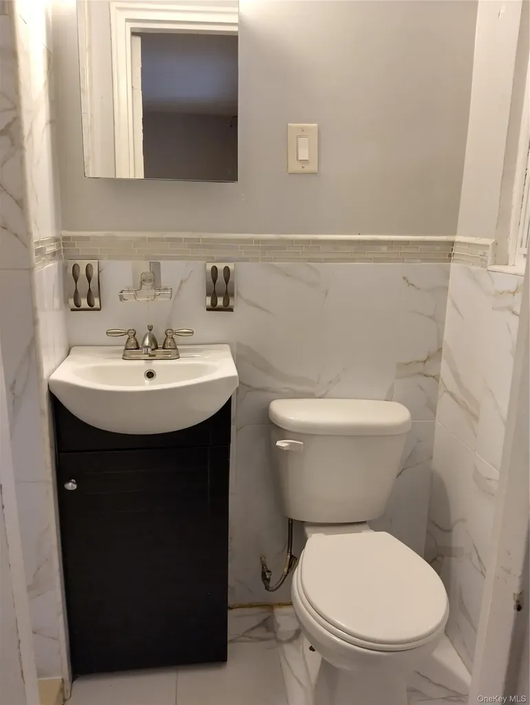 1042 E 233rd Street Bronx NY 10466