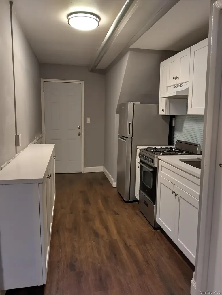 1042 E 233rd Street Bronx NY 10466