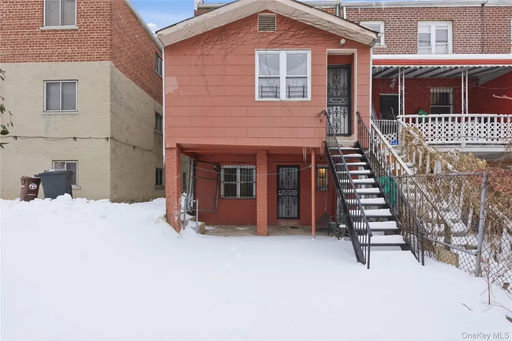 1042 E 233rd Street Bronx NY 10466