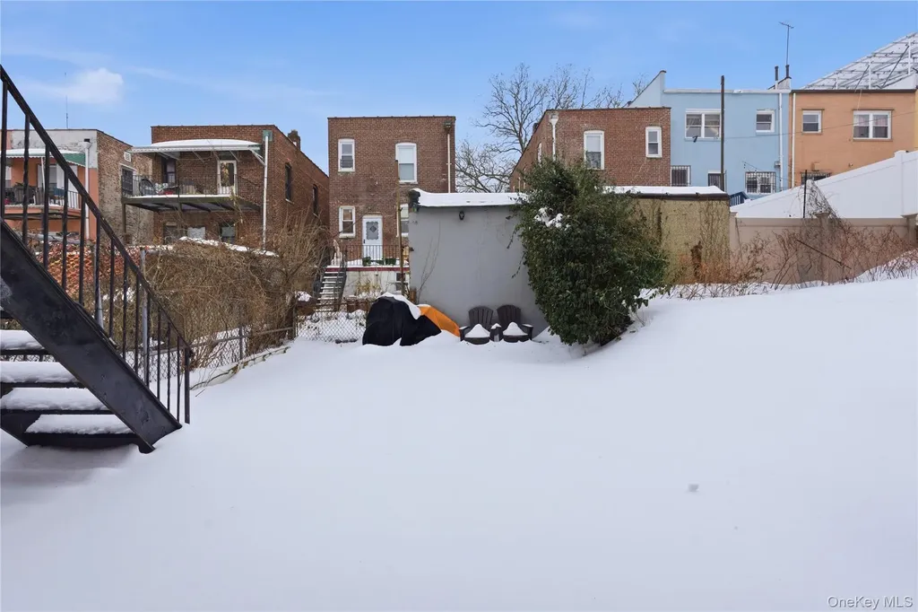 1042 E 233rd Street Bronx NY 10466