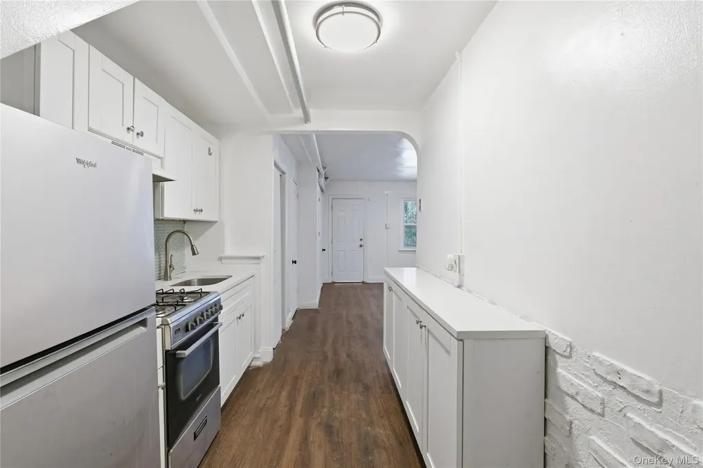 1042 E 233rd Street Bronx NY 10466