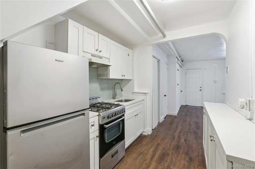 1042 E 233rd Street Bronx NY 10466